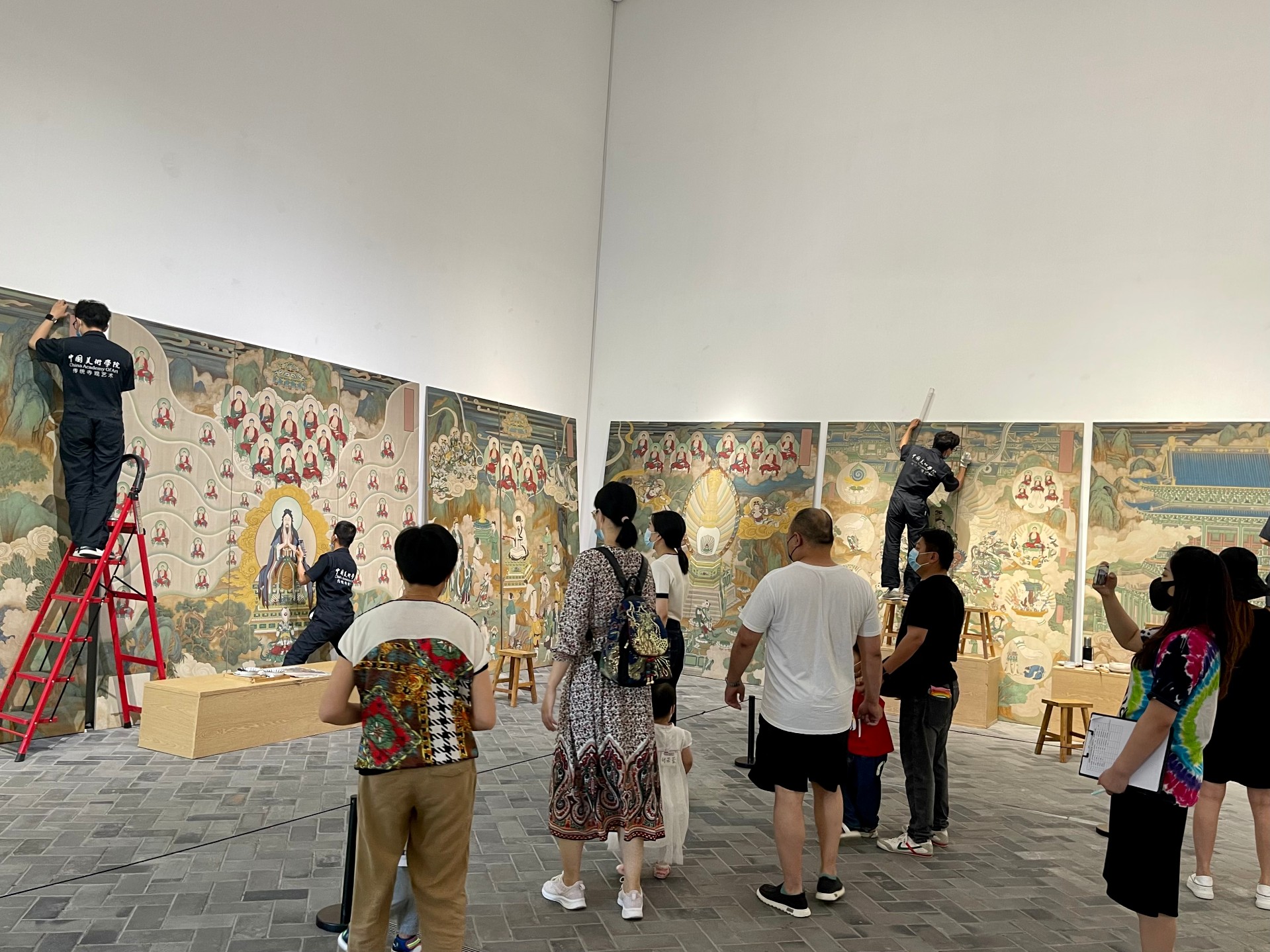 濟(jì)寧市美術(shù)館｜走進(jìn)濟(jì)寧市美術(shù)館 走近中國(guó)傳統(tǒng)膠彩壁畫——金兩堂傳統(tǒng)寺觀藝術(shù)團(tuán)隊(duì)在濟(jì)寧市美術(shù)館的創(chuàng)作紀(jì)實(shí)